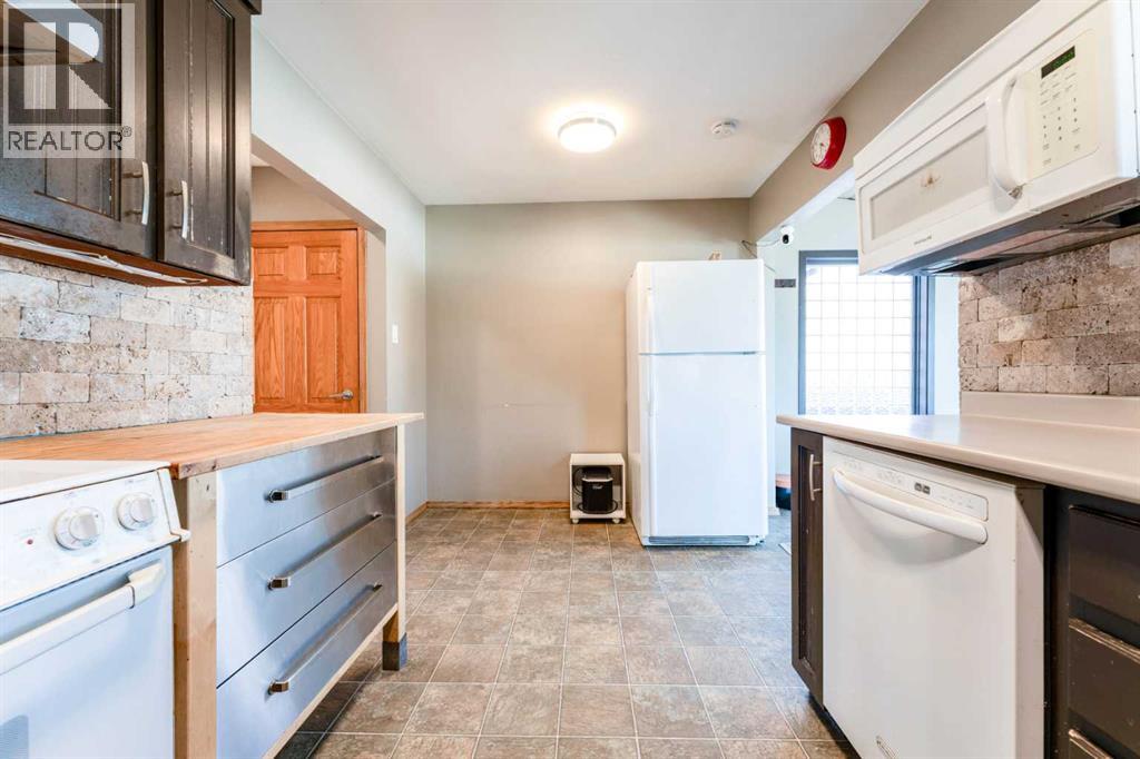 2018 Cottonwood Crescent SE - 7