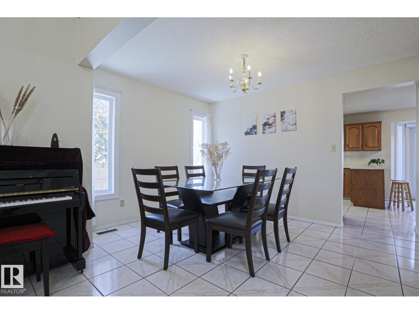 2433 89 ST NW, Edmonton