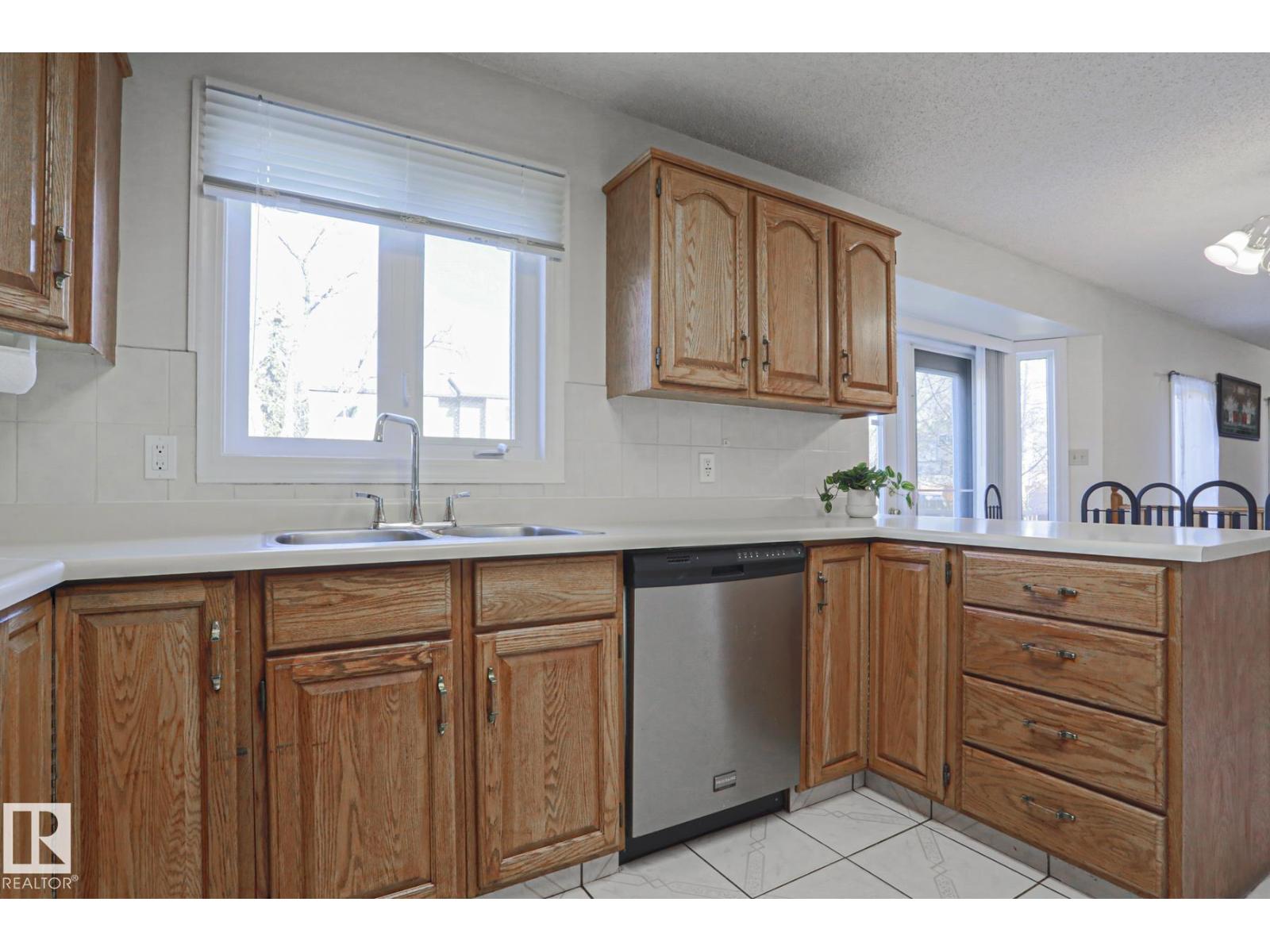 2433 89 ST NW, Edmonton