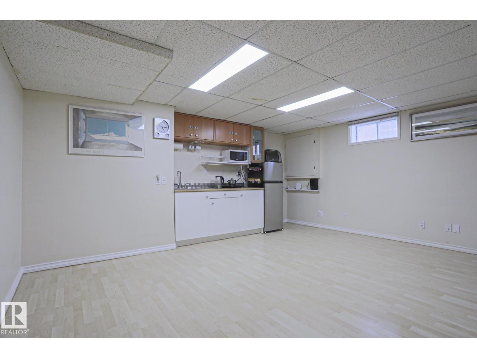 2433 89 ST NW, Edmonton