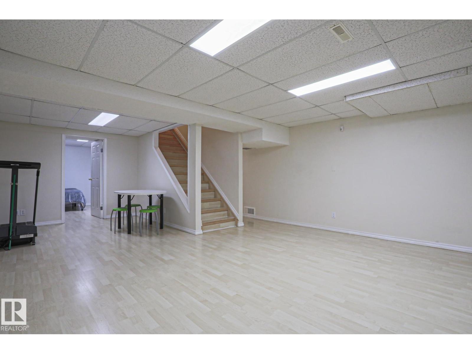 2433 89 ST NW, Edmonton