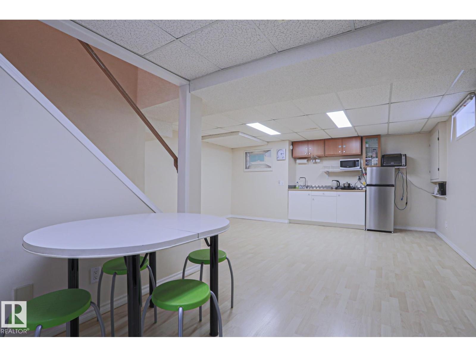 2433 89 ST NW, Edmonton