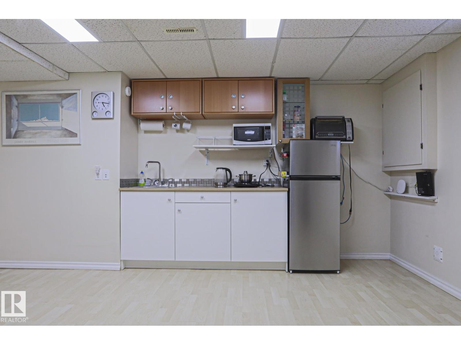 2433 89 ST NW, Edmonton