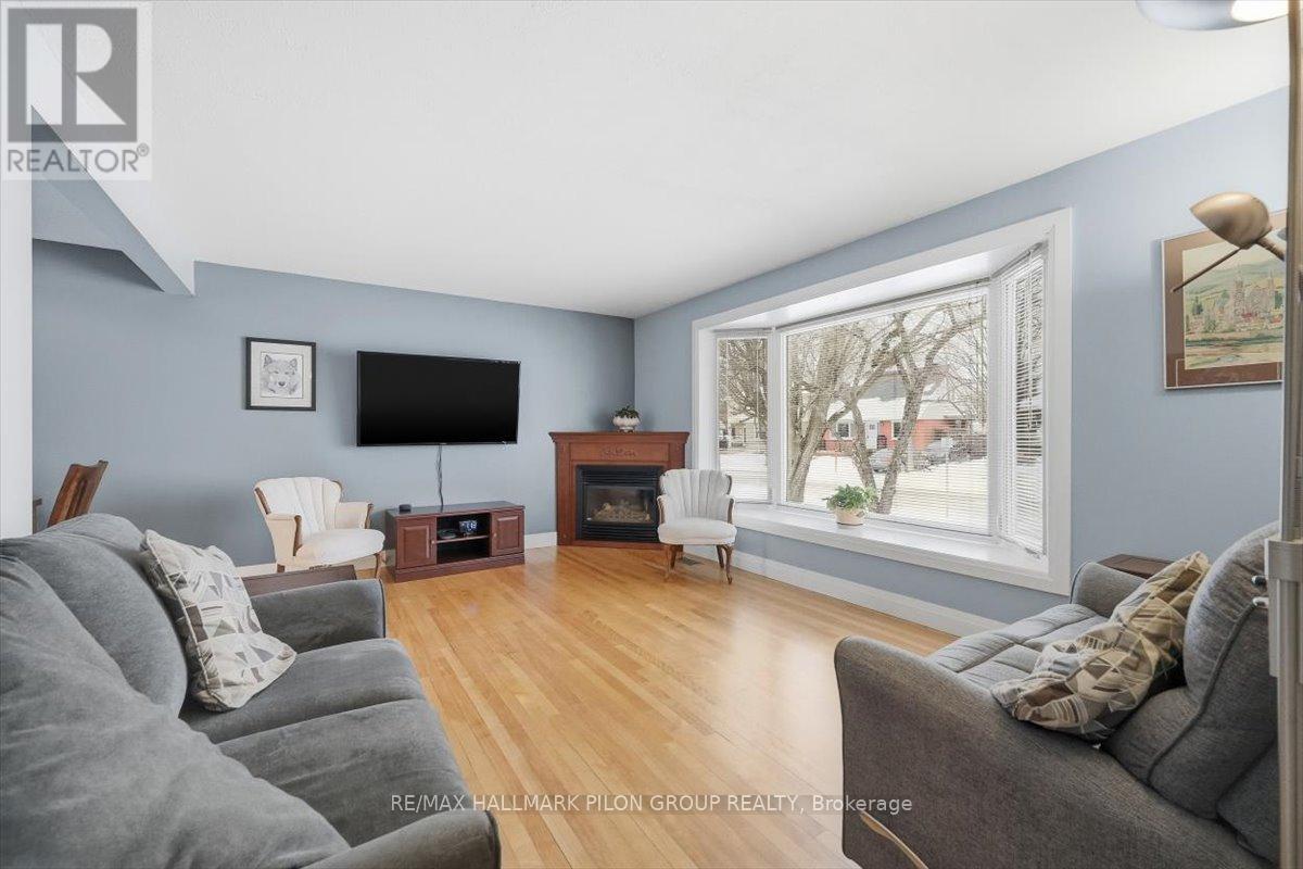 962 WESTON DRIVE - 2