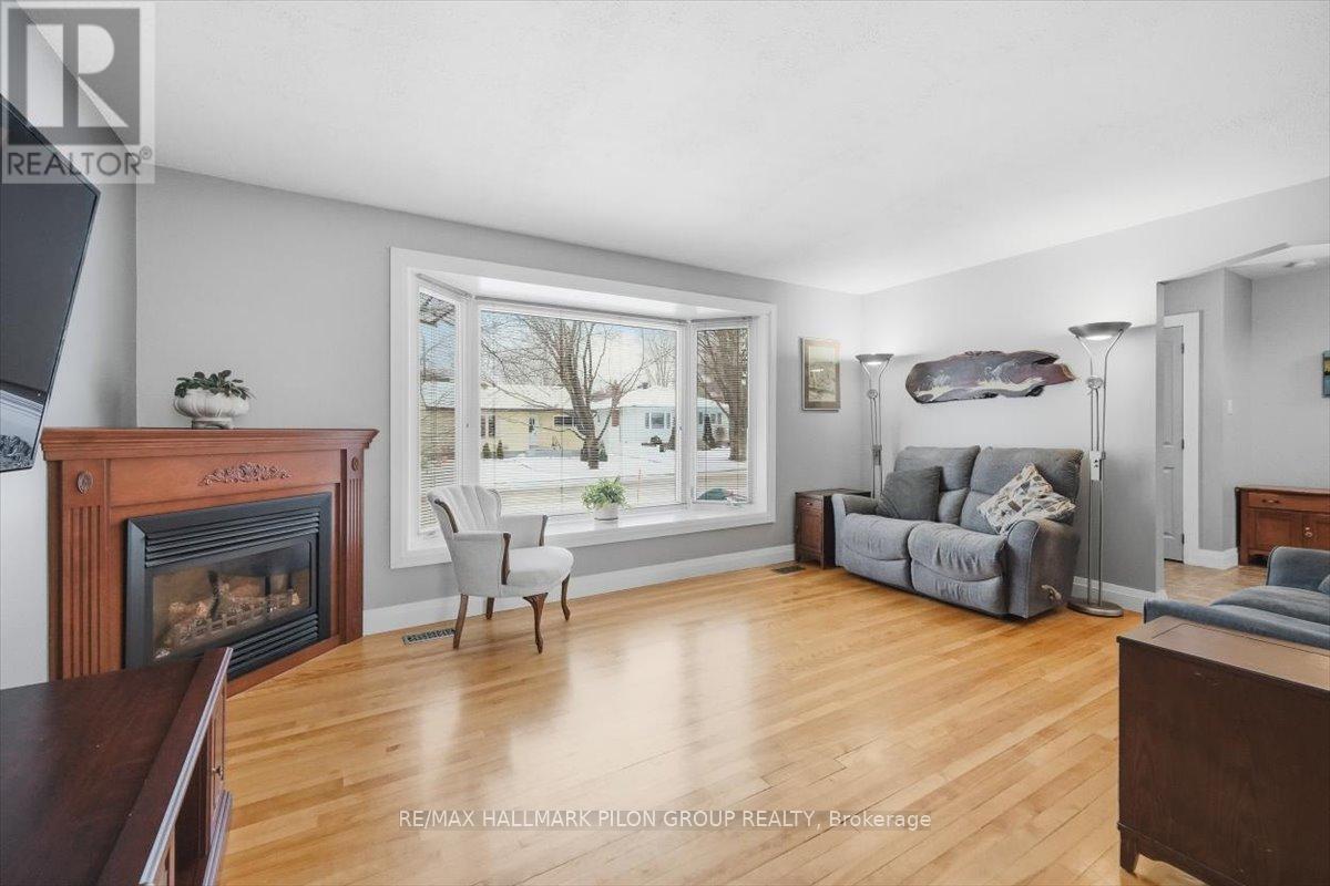 962 WESTON DRIVE - 3