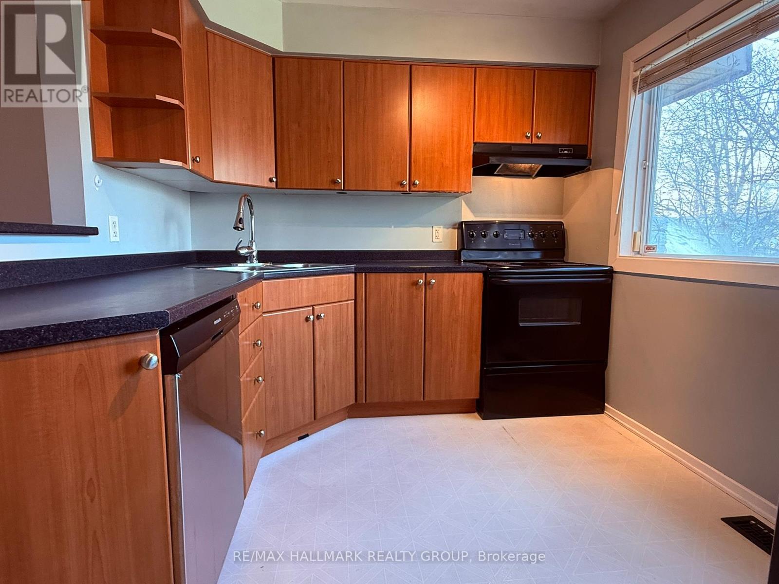 2912 FAIRLEA CRESCENT - 3