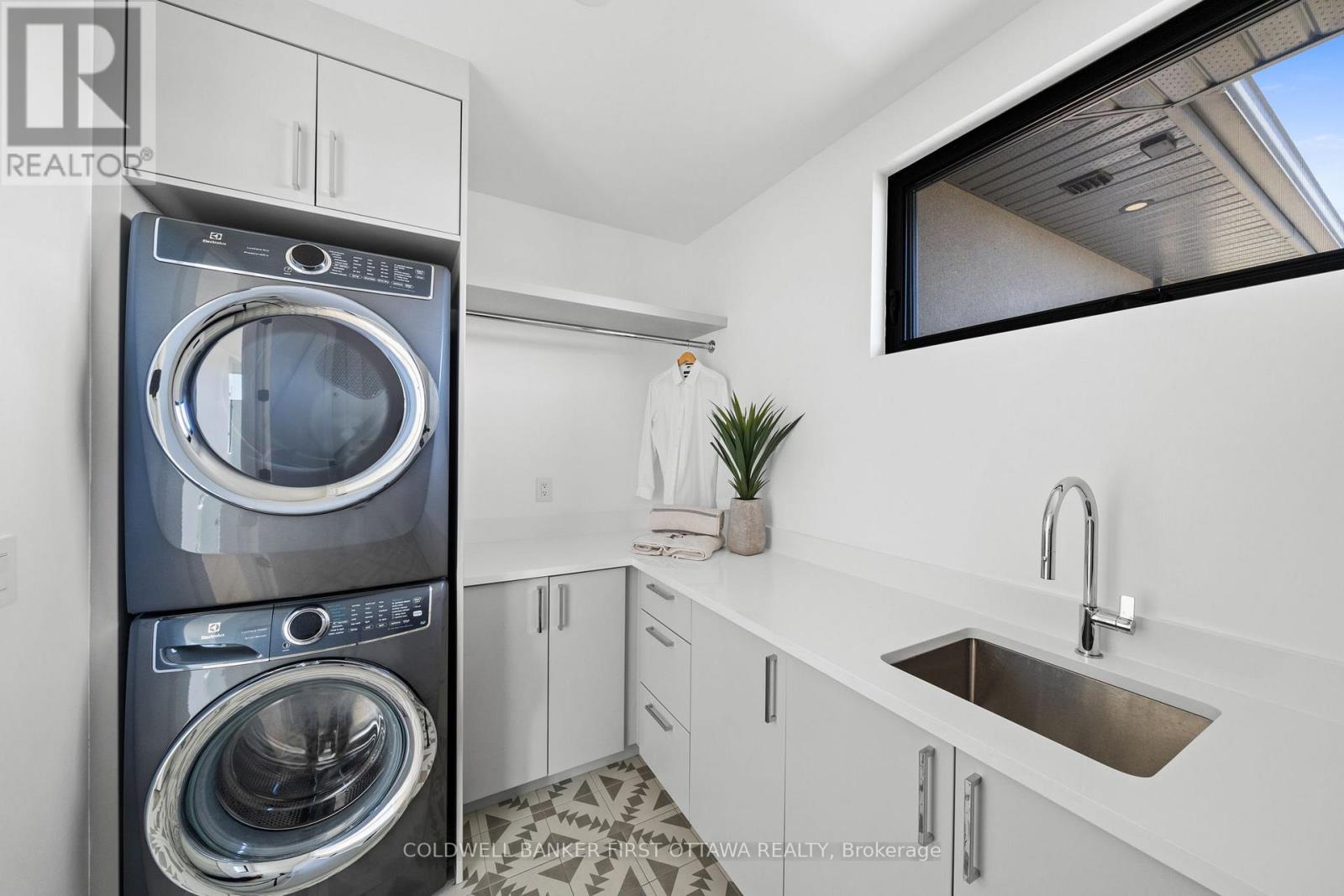 781 MCMANUS AVENUE - 32