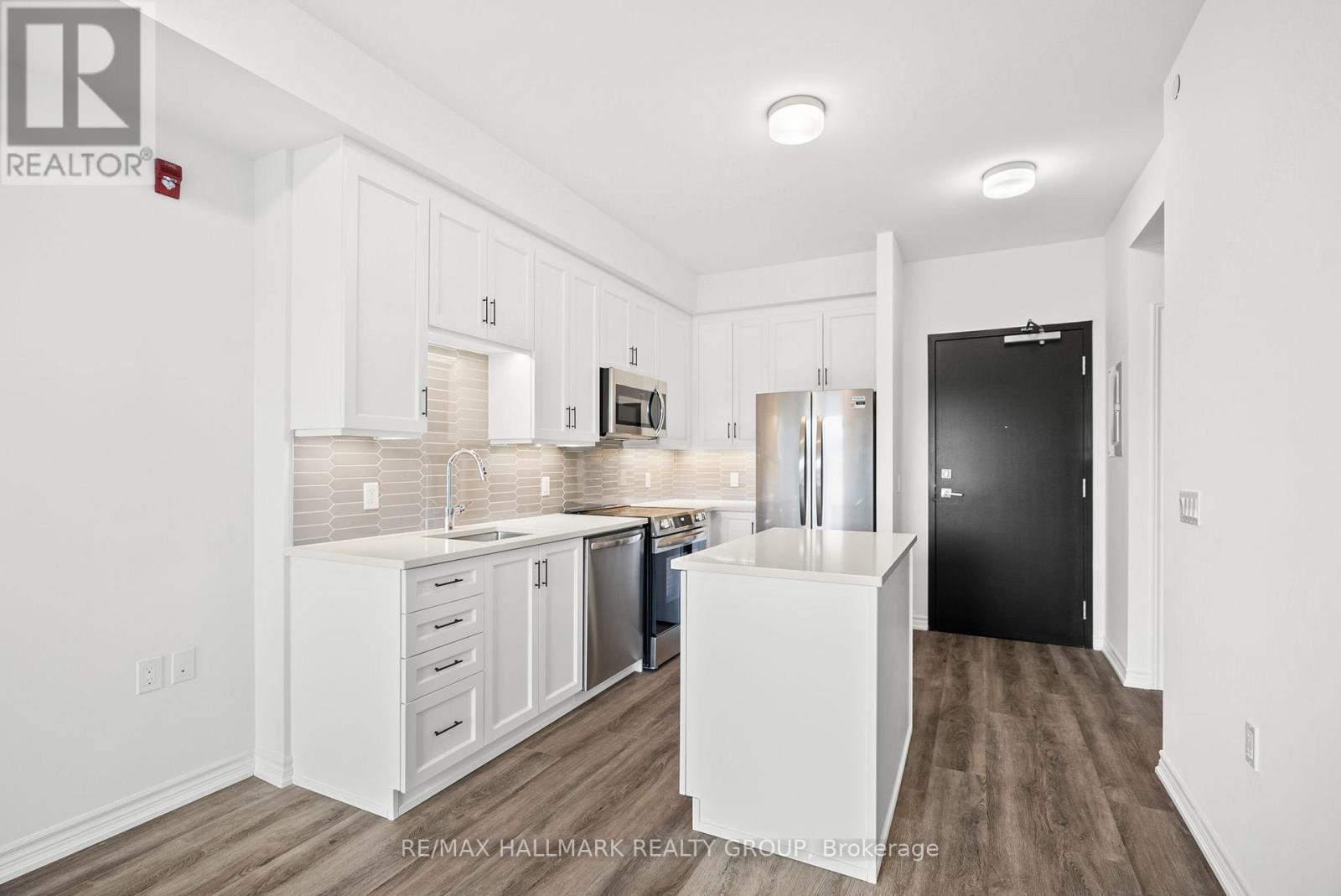 #218 1350 HEMLOCK ROAD - 10