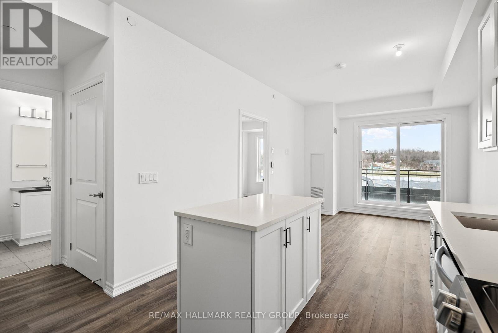 #218 1350 HEMLOCK ROAD - 13