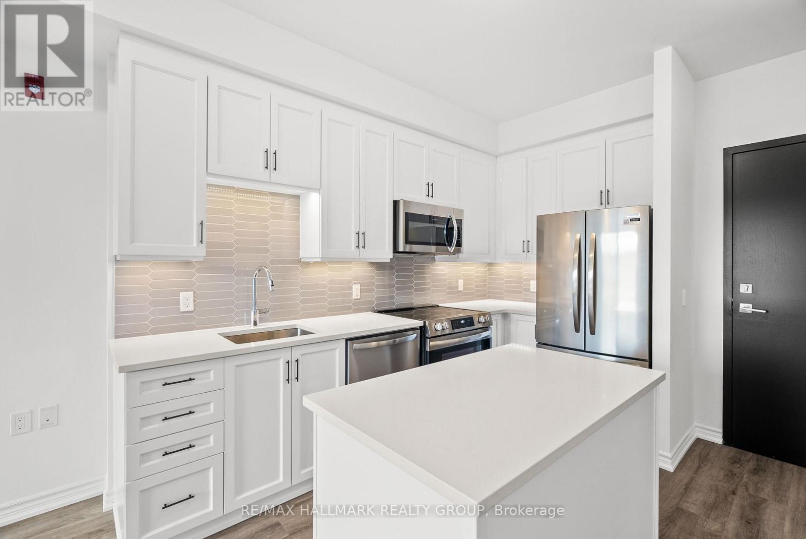 #218 1350 HEMLOCK ROAD - 15