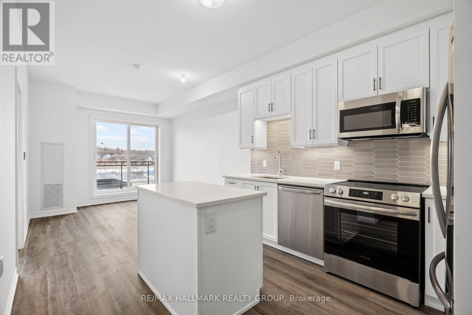 #218 1350 HEMLOCK ROAD - 16