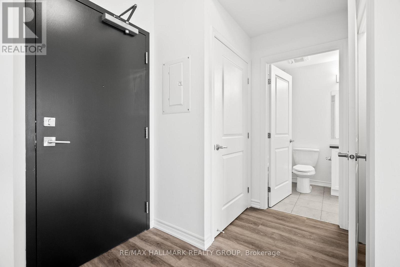 #218 1350 HEMLOCK ROAD - 8