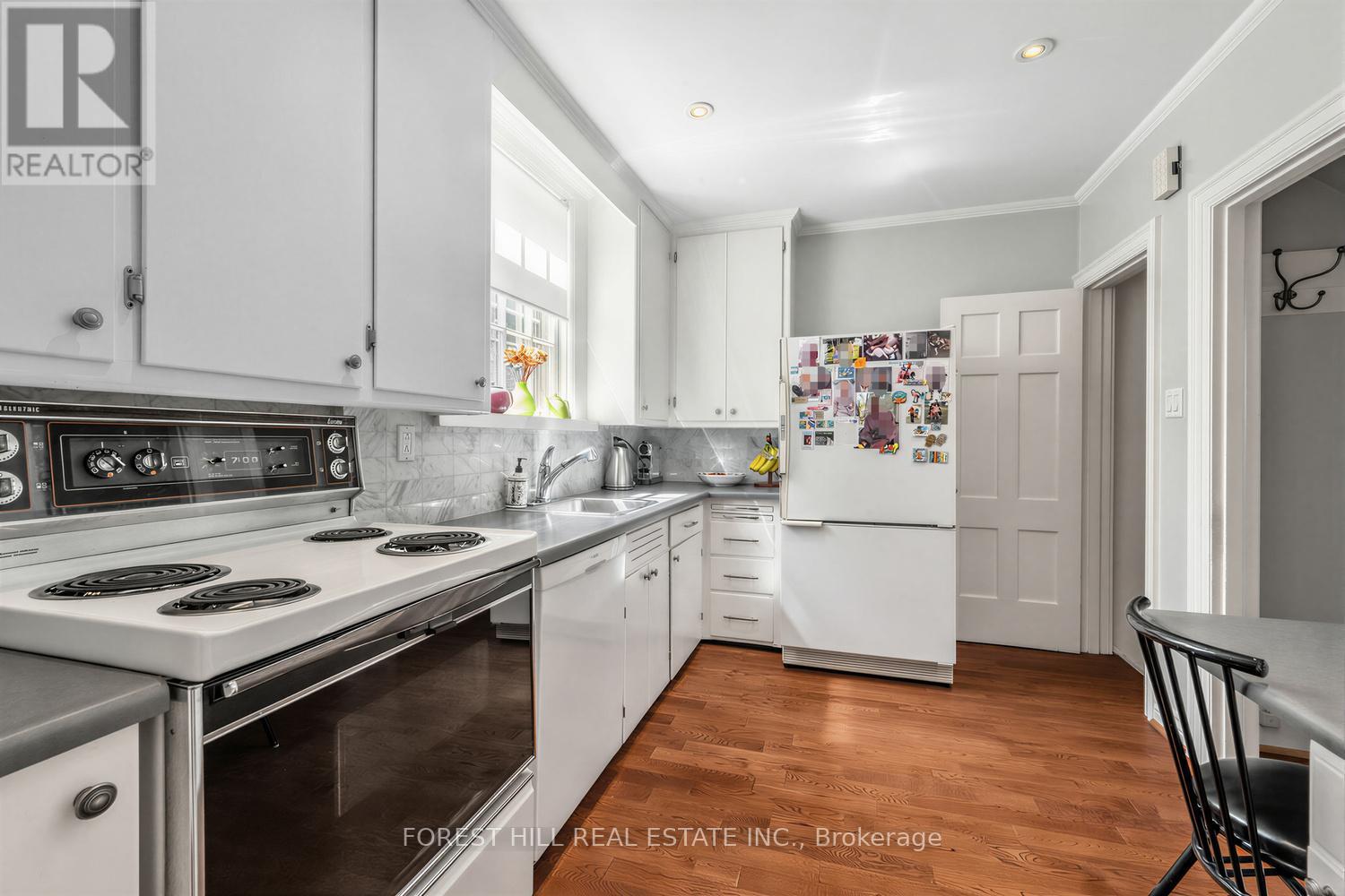 339 CORTLEIGH BOULEVARD - 8