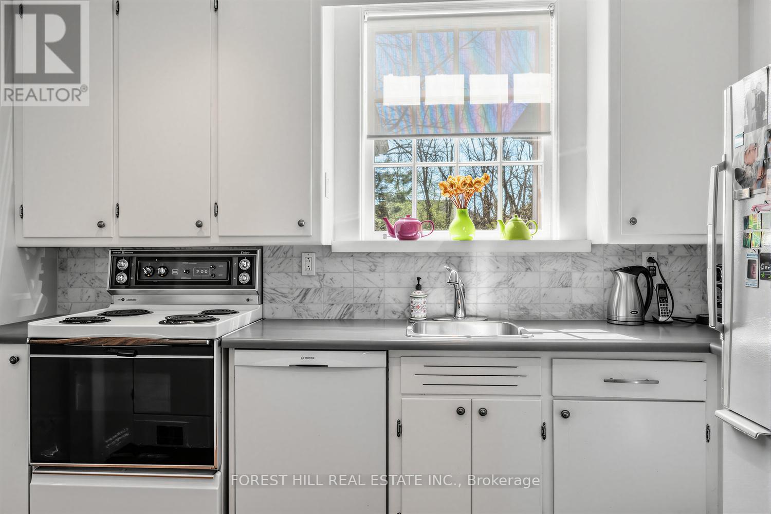 339 CORTLEIGH BOULEVARD - 9