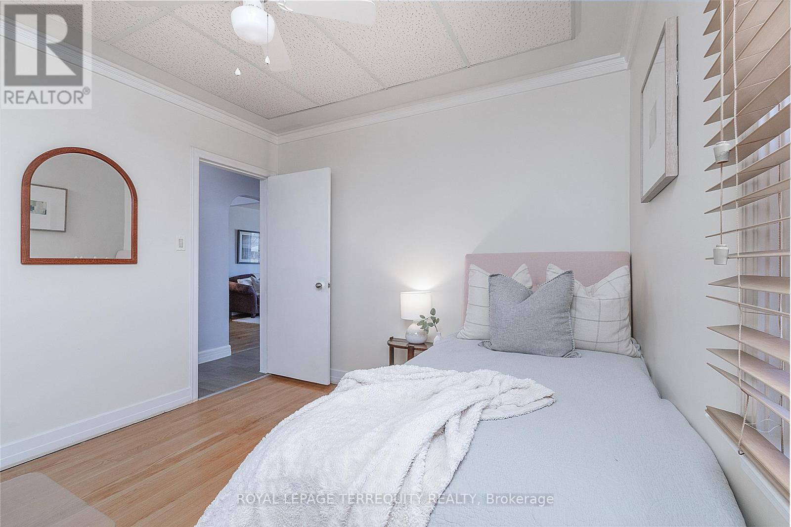 32 ADMIRAL ROAD - 11