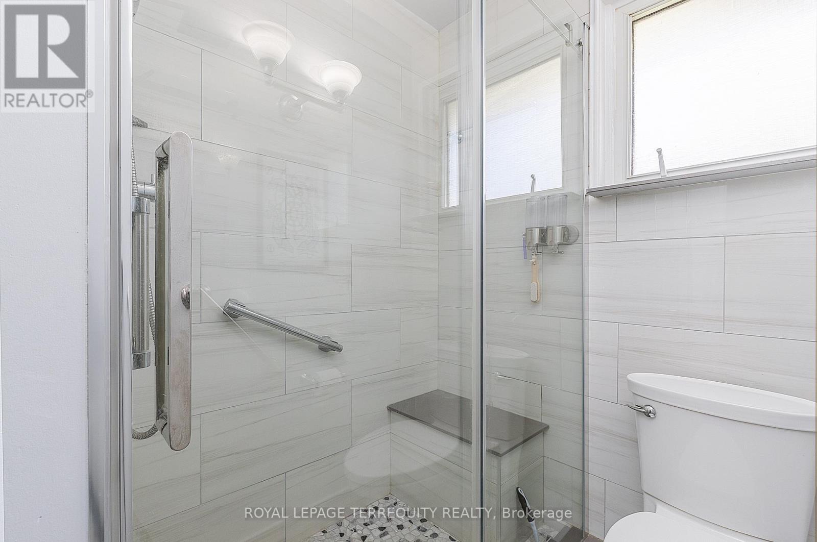 32 ADMIRAL ROAD - 12