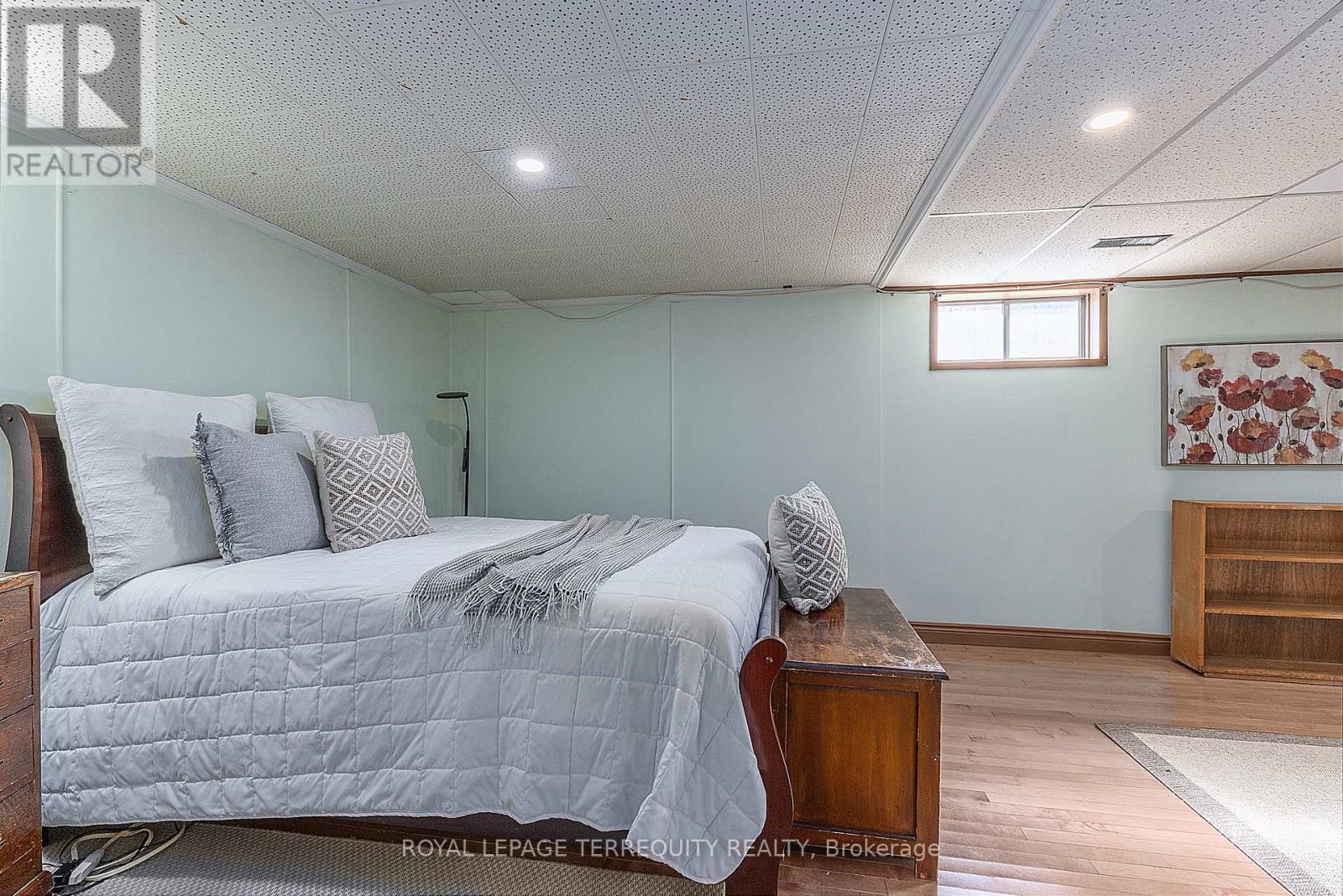32 ADMIRAL ROAD - 25