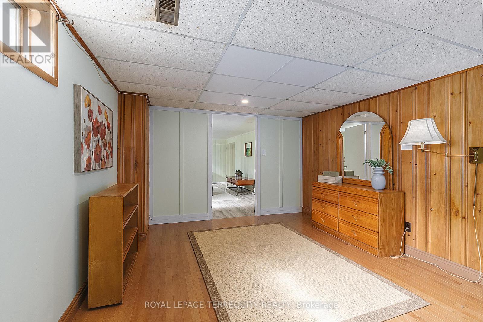 32 ADMIRAL ROAD - 27