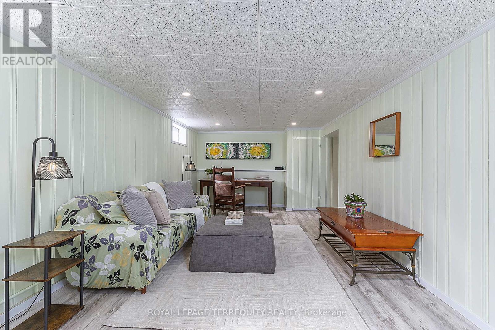 32 ADMIRAL ROAD - 28