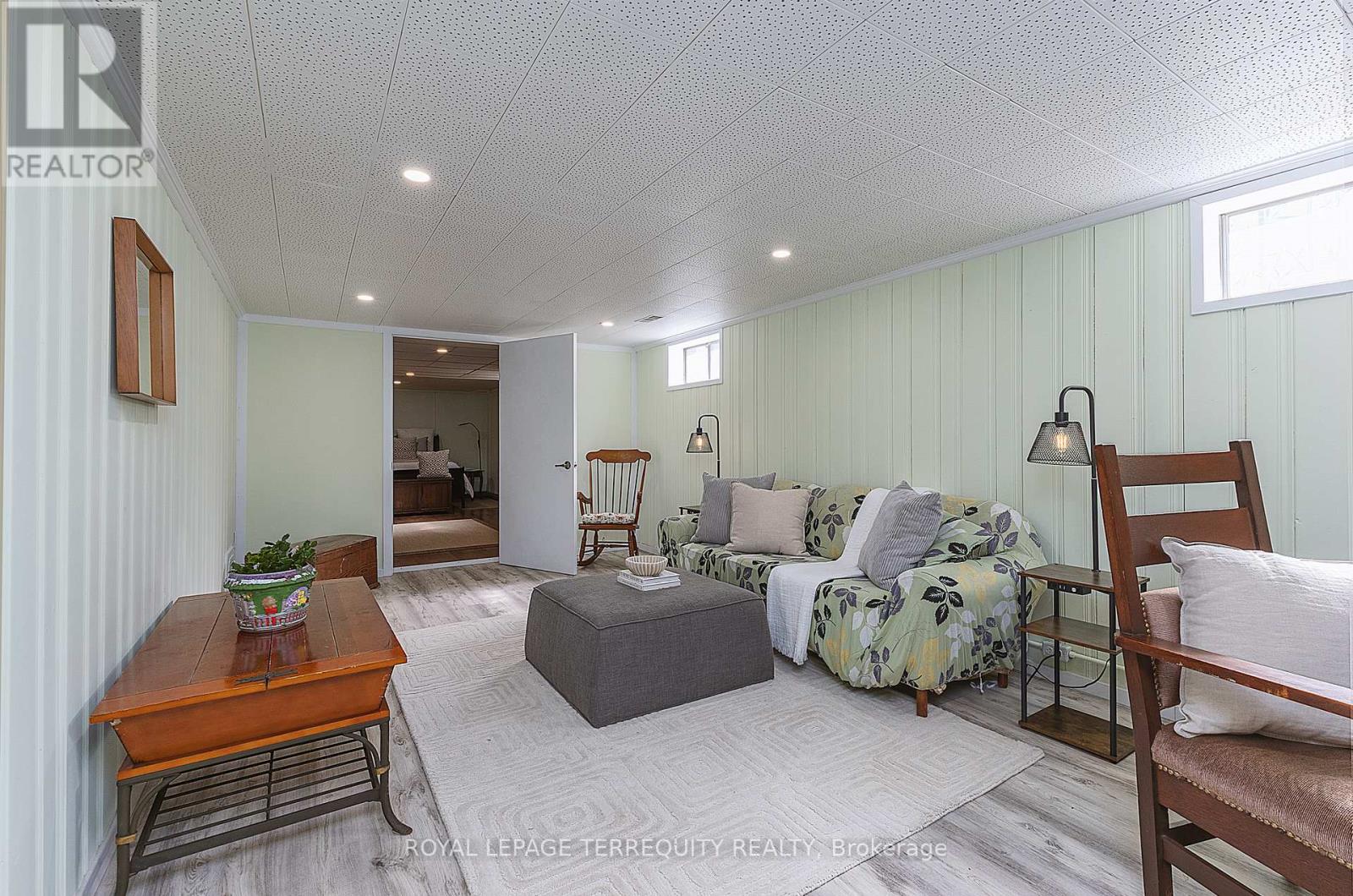 32 ADMIRAL ROAD - 29