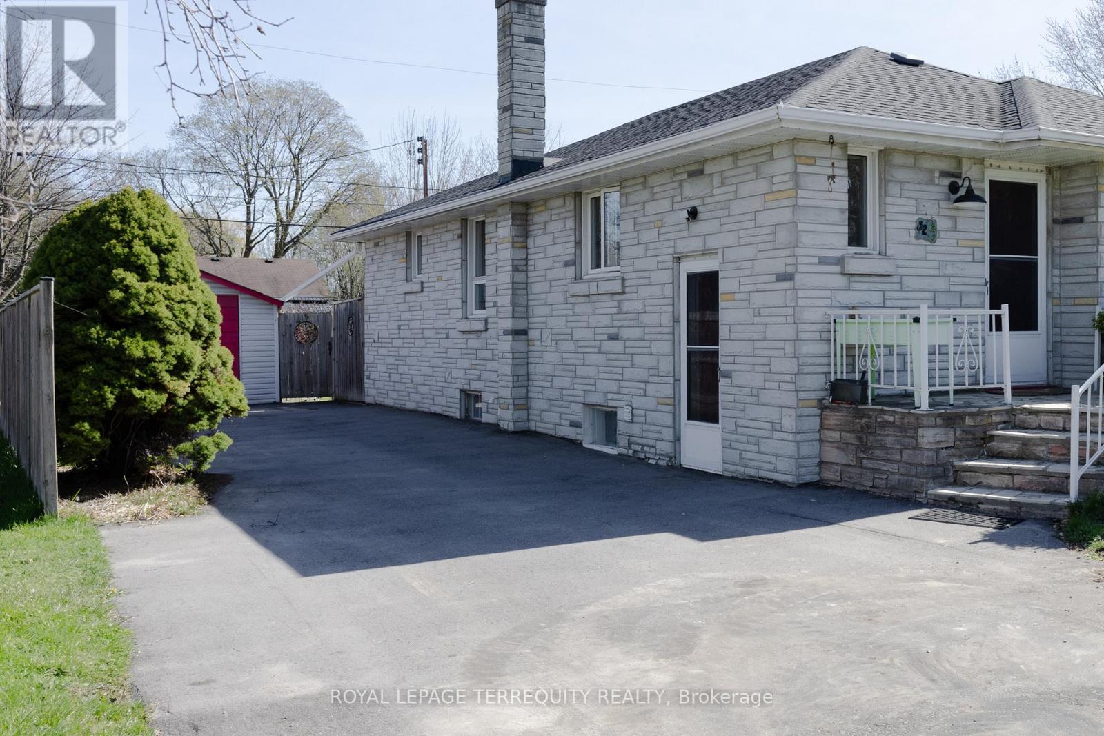 32 ADMIRAL ROAD - 31