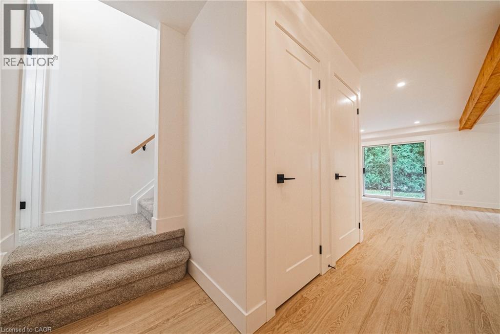 445 WOODVIEW Road Unit# 4, Burlington, Ontario, L7N2Z9 — Photo 2