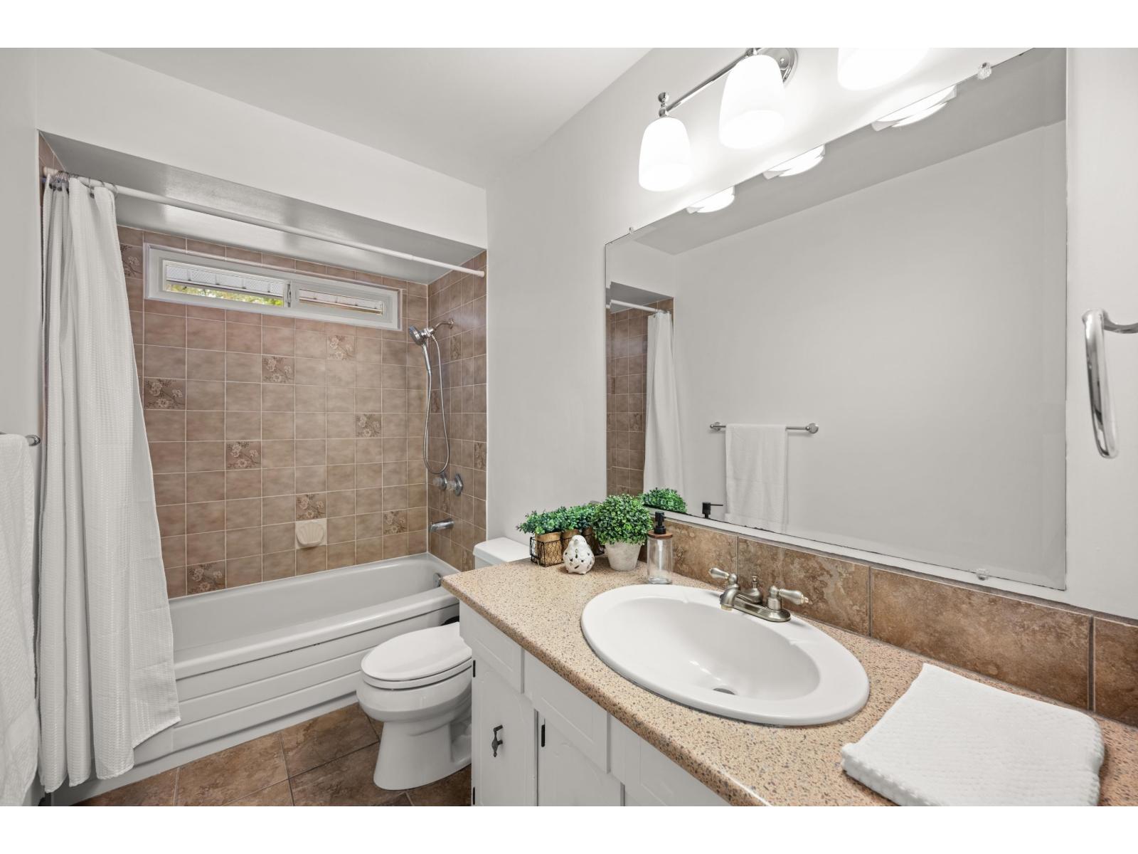 5 Bed, 3 Bath House for Sale in Langley – 20533 TELEGRAPH TRAIL, Langley - Image 6