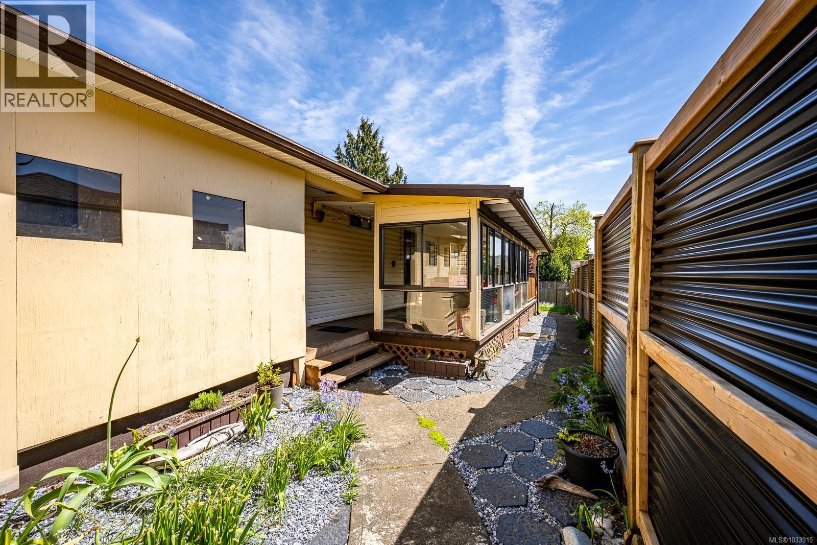 2301 6th St E - 32