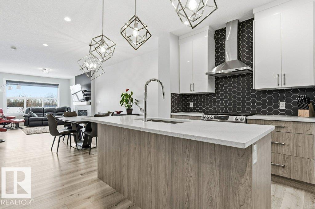 8018 KIRIAK LI SW, Edmonton