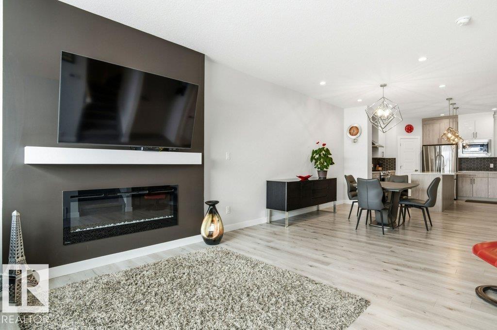 8018 KIRIAK LI SW, Edmonton