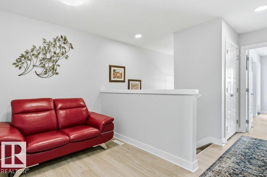 8018 KIRIAK LI SW, Edmonton