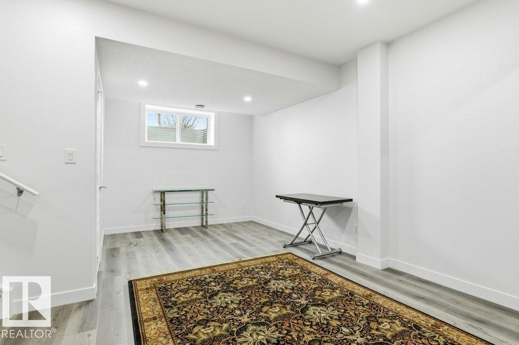 8018 KIRIAK LI SW, Edmonton