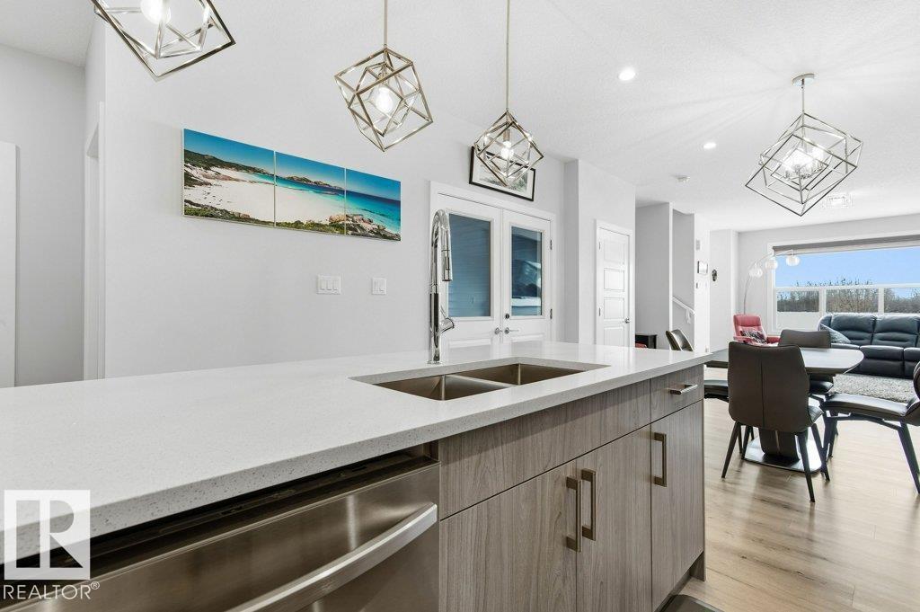 8018 KIRIAK LI SW, Edmonton