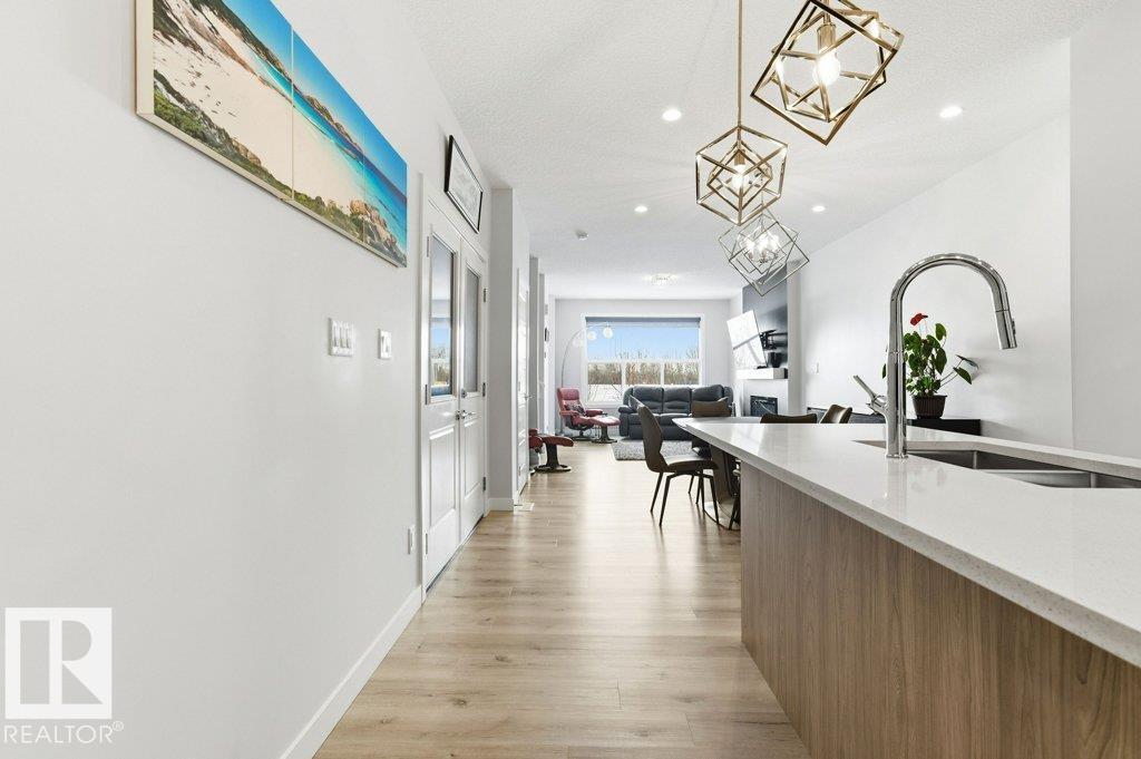 8018 KIRIAK LI SW, Edmonton