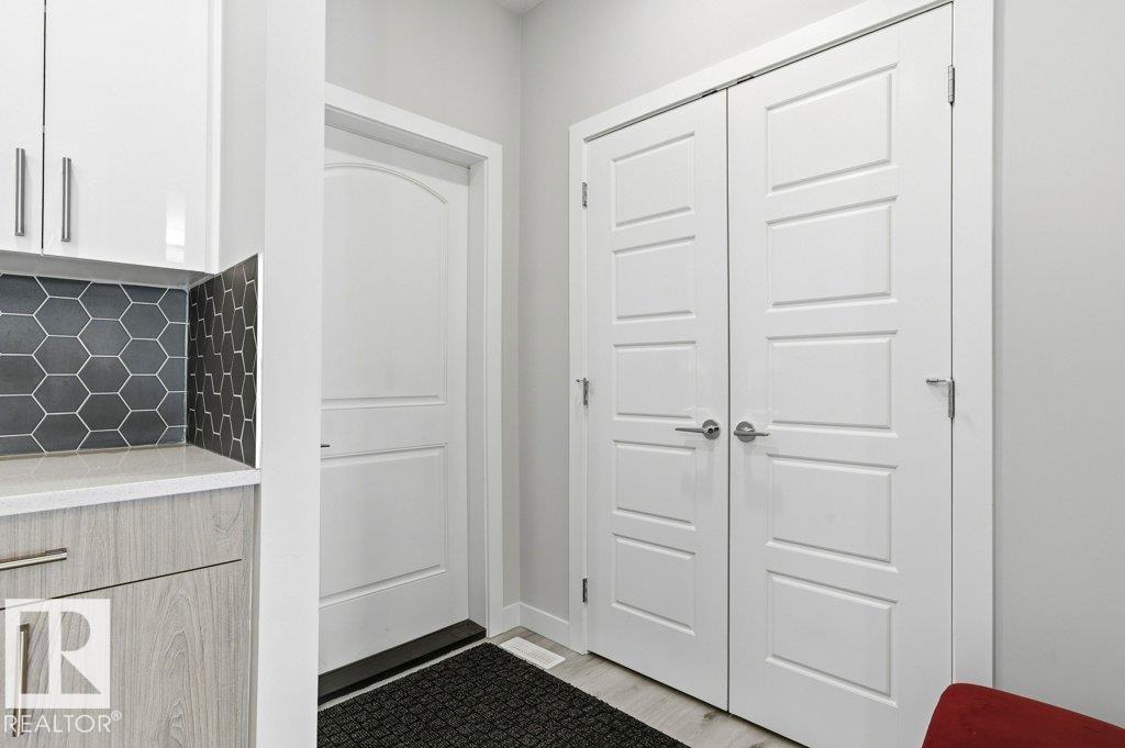 8018 KIRIAK LI SW, Edmonton