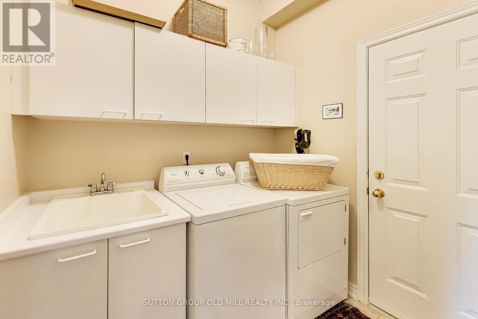 #16 2175 STAVEBANK ROAD - 28