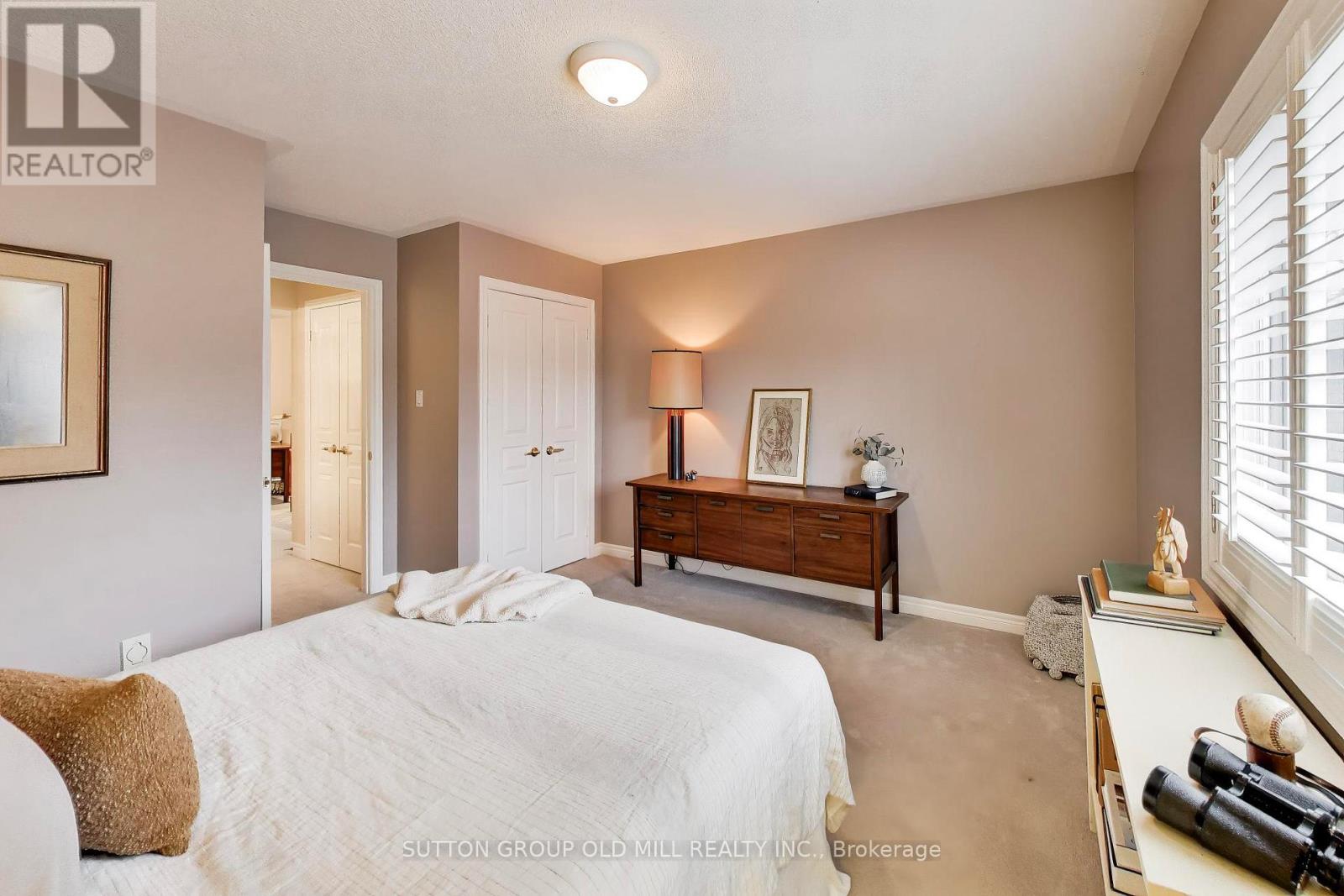 #16 2175 STAVEBANK ROAD - 33