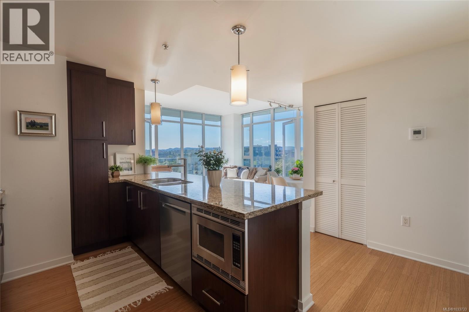 #803 373 Tyee Rd - 12