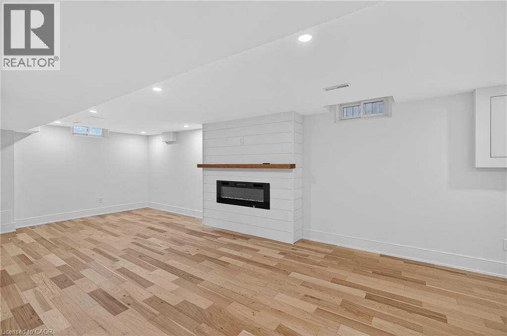 2347 TWEEDSMUIR Court, Burlington, Ontario, L7P4K9 — Photo 27