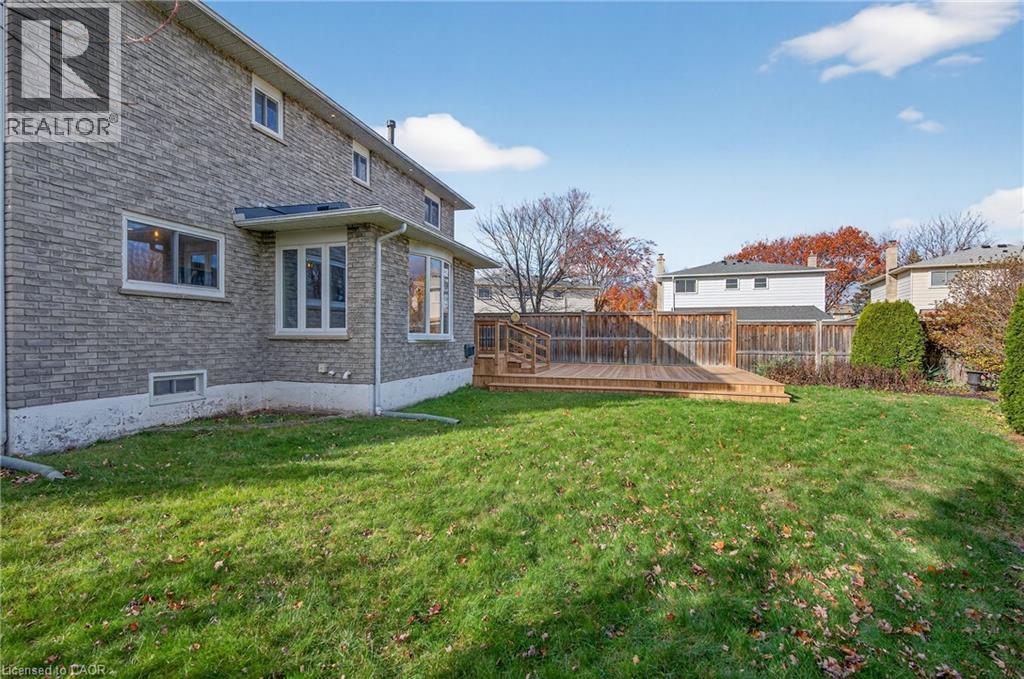 2347 TWEEDSMUIR Court, Burlington, Ontario, L7P4K9 — Photo 34