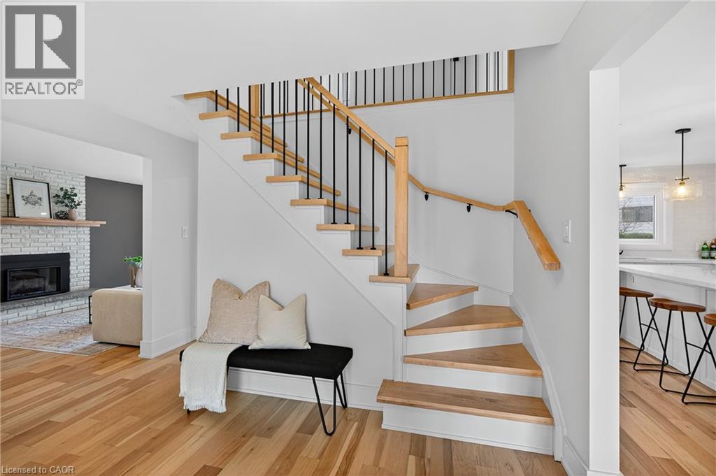 2347 TWEEDSMUIR Court, Burlington, Ontario, L7P4K9 — Photo 5