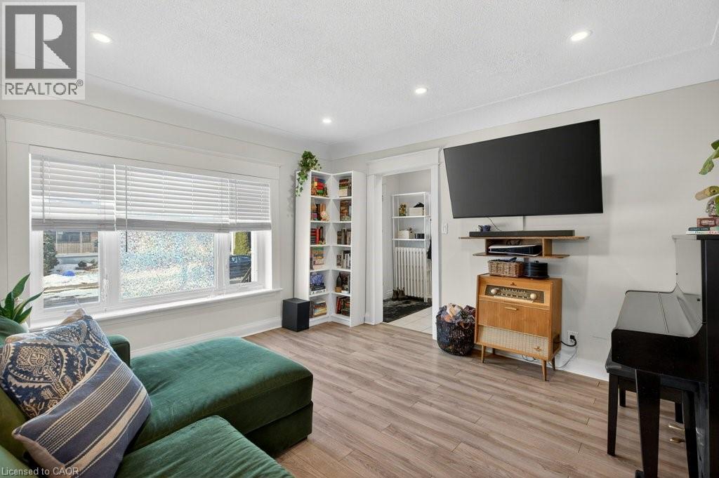 53 EAST 21ST Street, Hamilton, Ontario, L8V2T3 — Photo 8