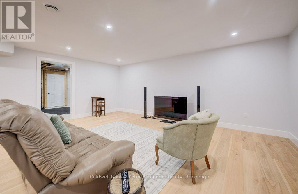 8 MEL STREET - 40