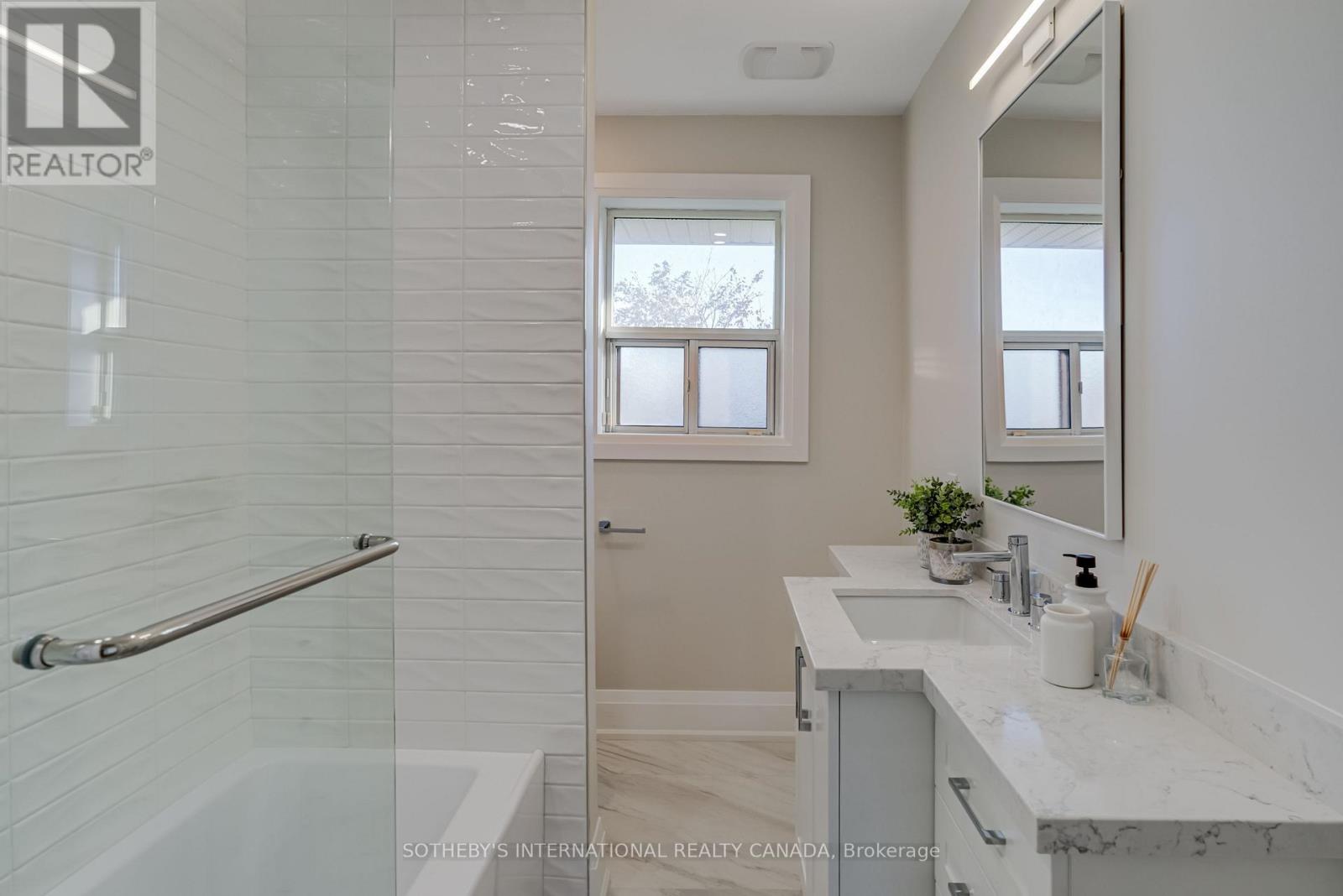 34 EUPHRASIA DRIVE - 25