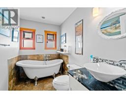 1321 10 Avenue Ne, Salmon Arm, BC V1E2V6 Photo 30