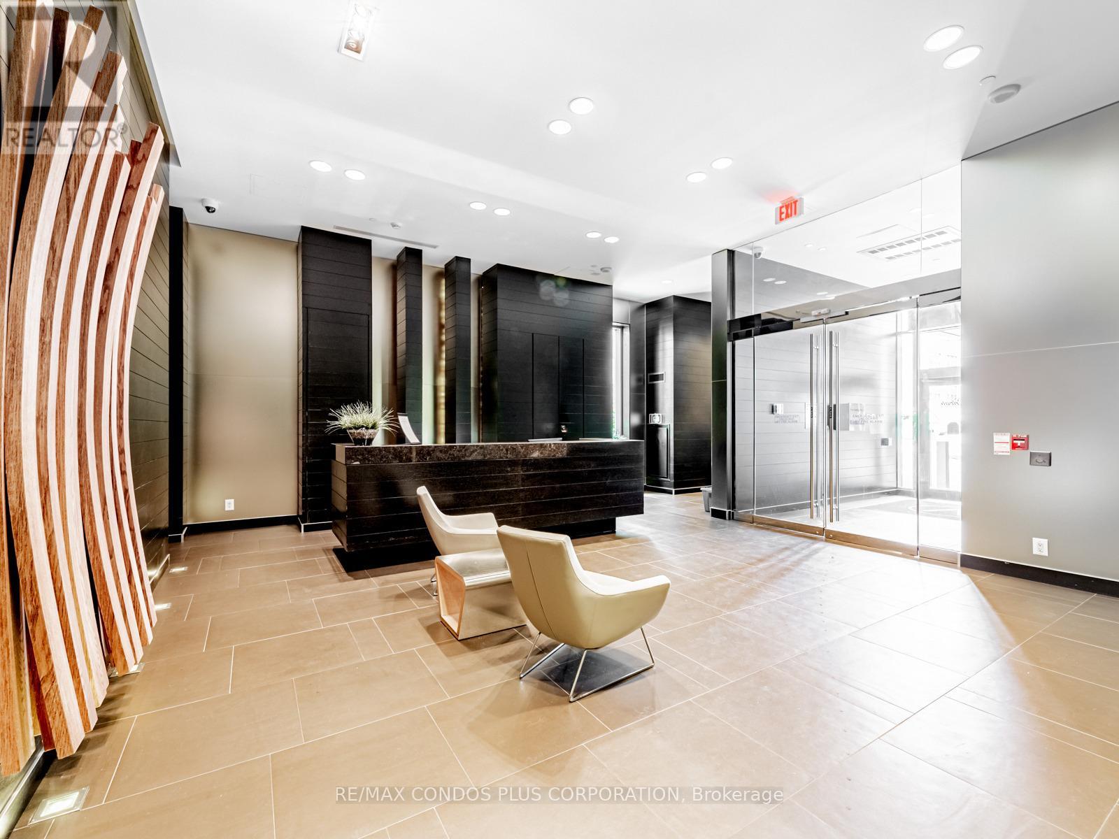 #412 478 KING STREET W - 34