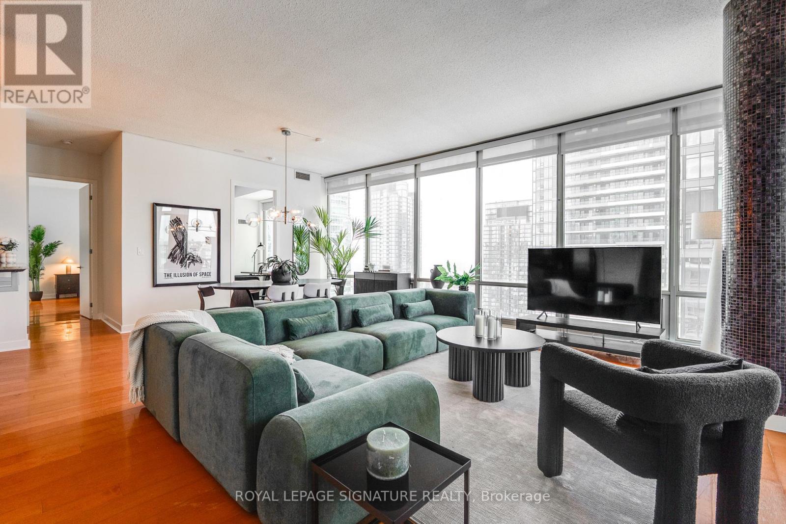 Listing photo of 3803 - 81 NAVY WHARF COURT