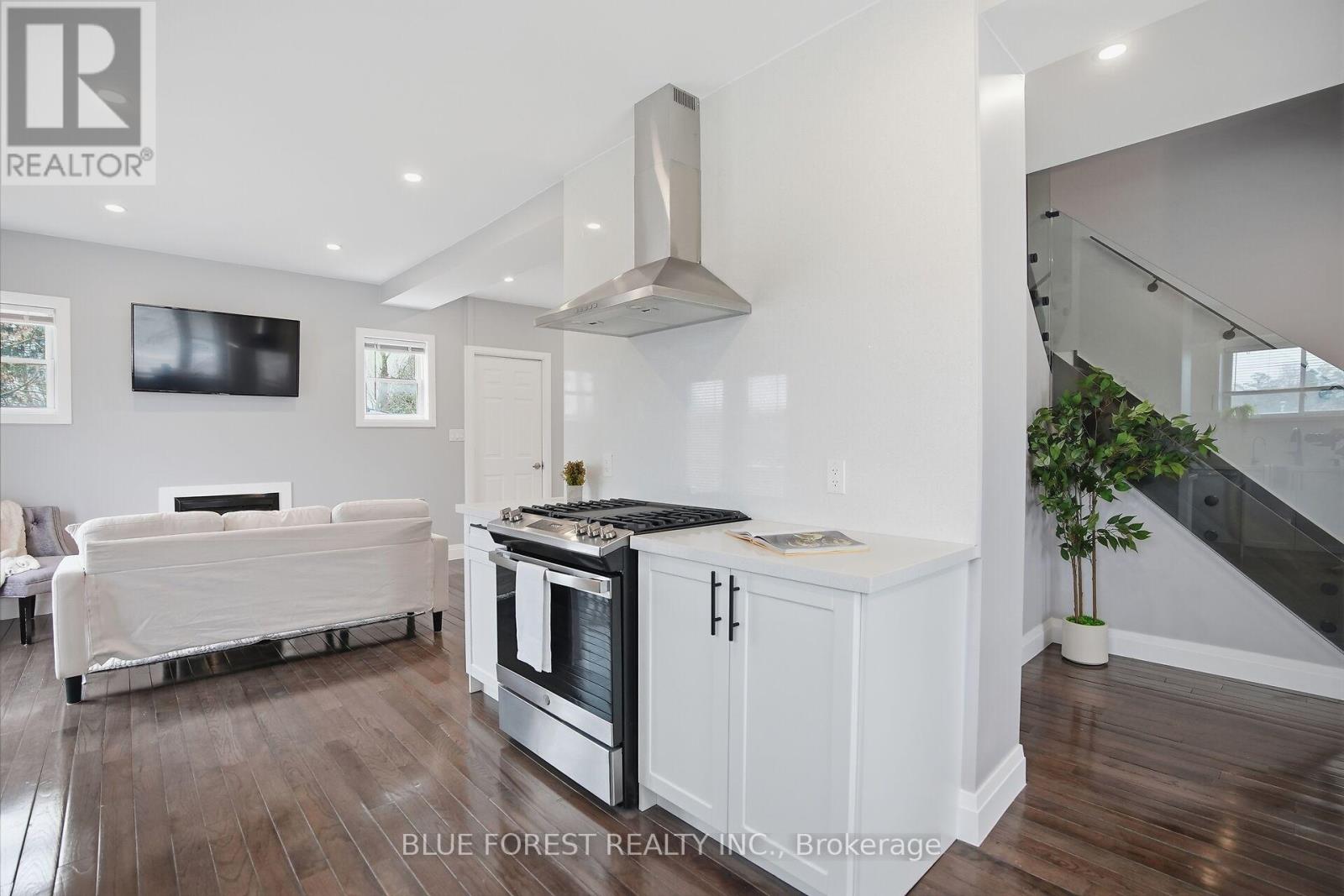 178 THOMPSON ROAD - 11