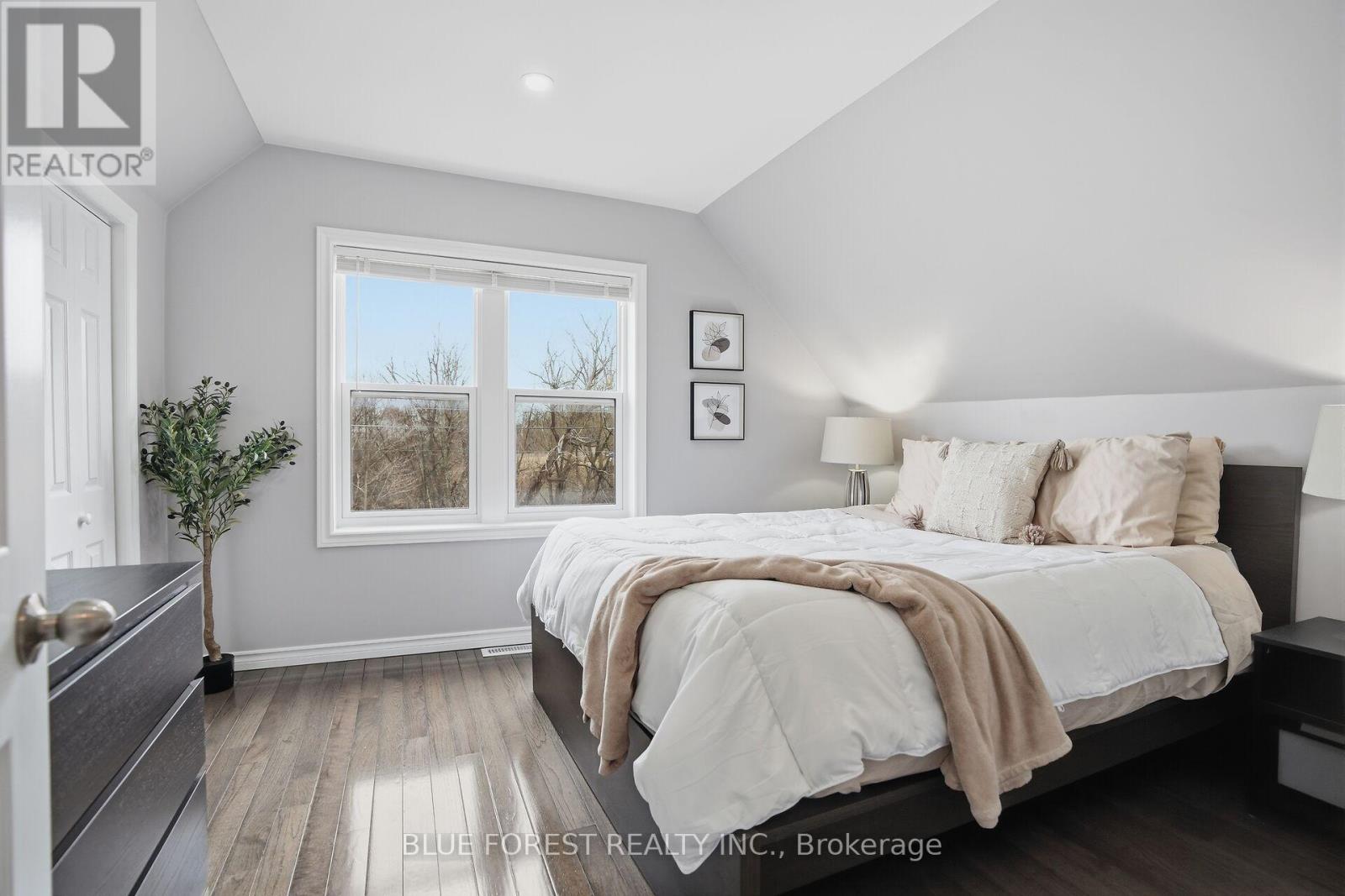 178 THOMPSON ROAD - 16