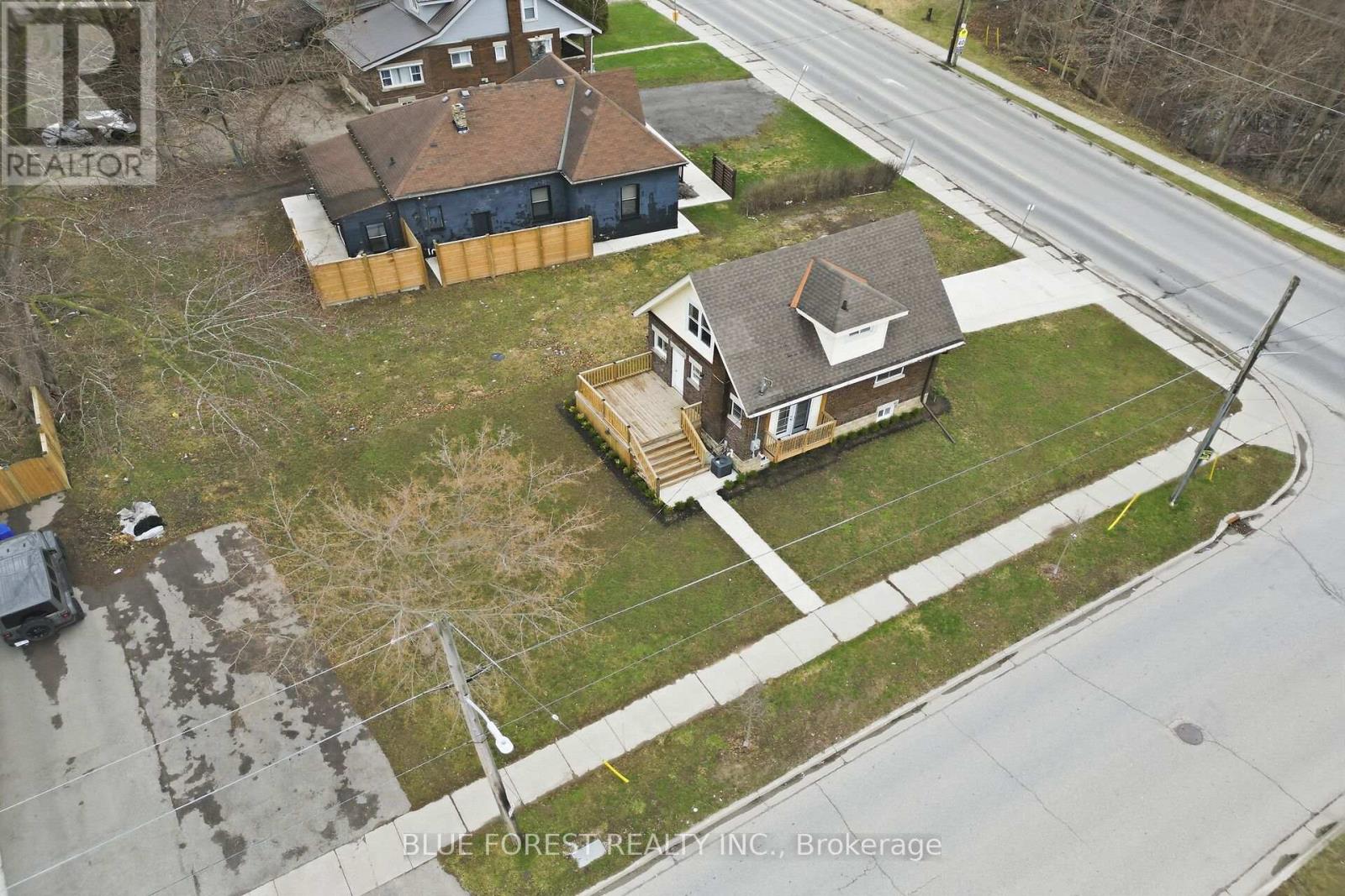 178 THOMPSON ROAD - 31
